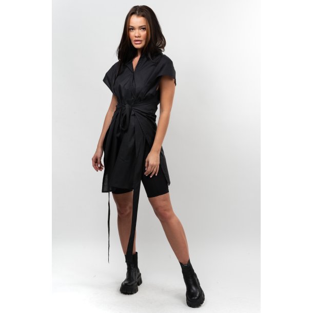 Designer kittel i sort model med klassisk krave str xs-m